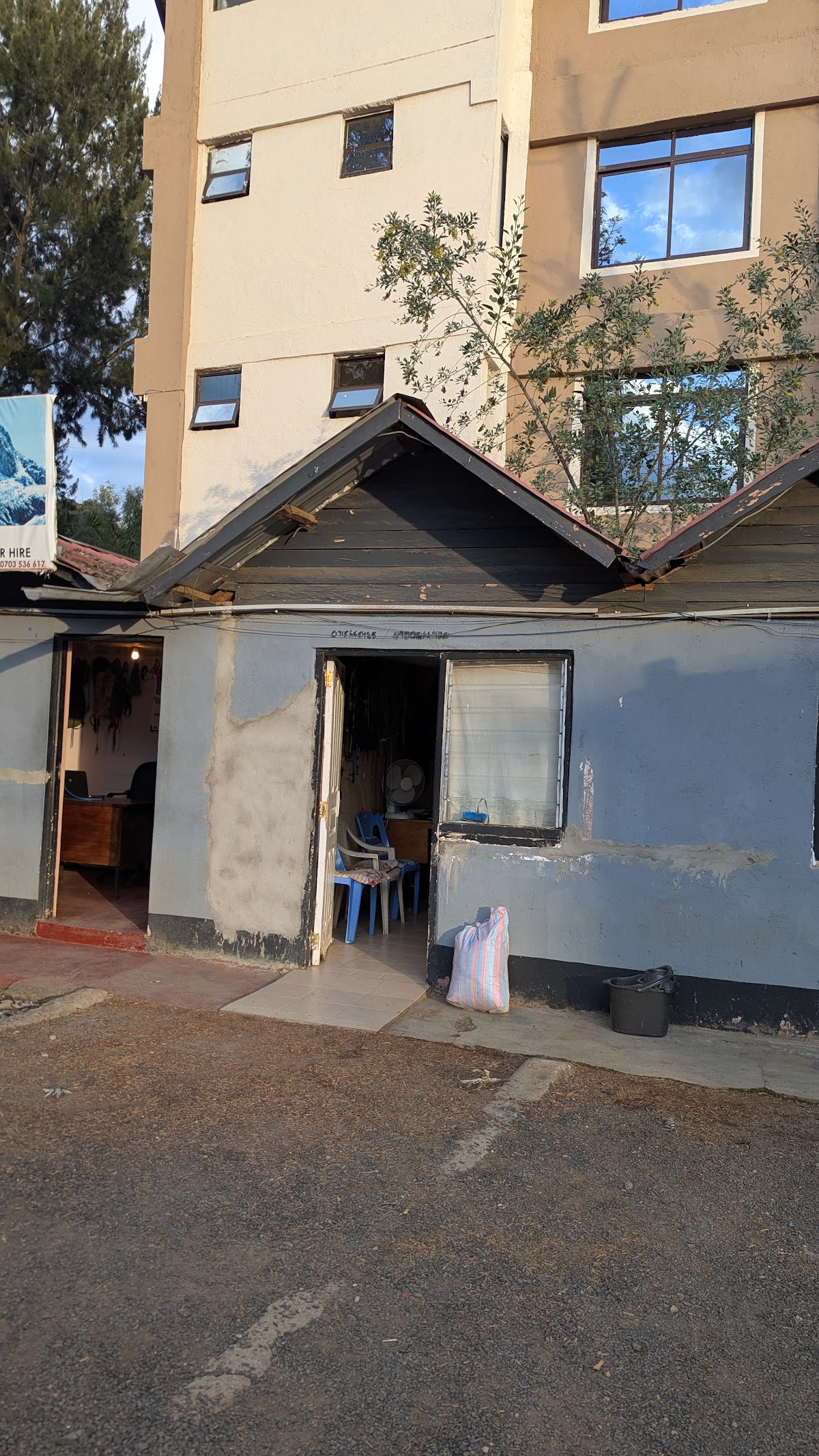 Mr Patrick guide — tour operator in Comfort road, Kenya – photo 3