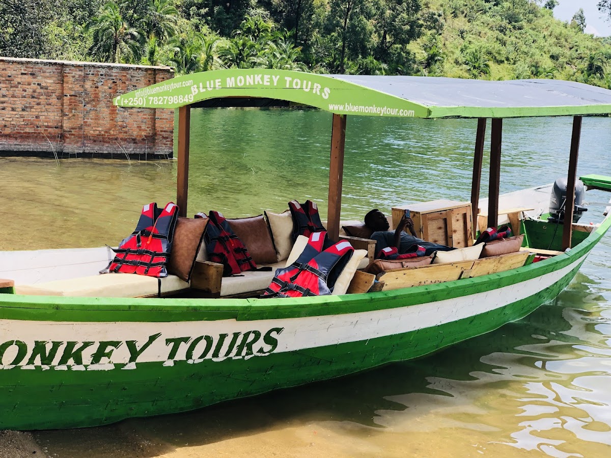 Blue Monkey Tours Rwanda, Boat tour agency, tour operator ,lake kivu boat, wildlife safari,gorilla trekking ,congo nile trail — tour operator in Rwanda – photo 1
