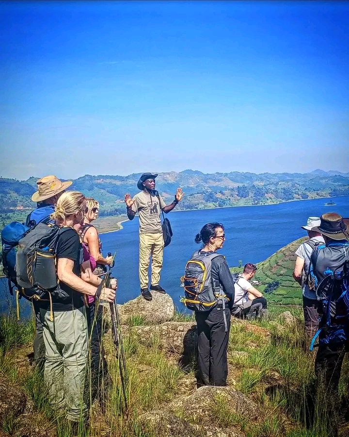 BRUCE THE GUIDE — tour operator in Lake mutanda, Uganda – photo 3