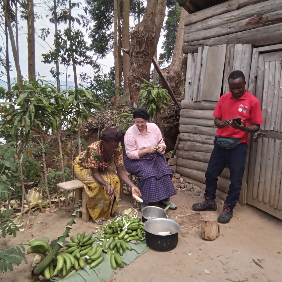 BRUCE THE GUIDE — tour operator in Lake mutanda, Uganda – photo 4