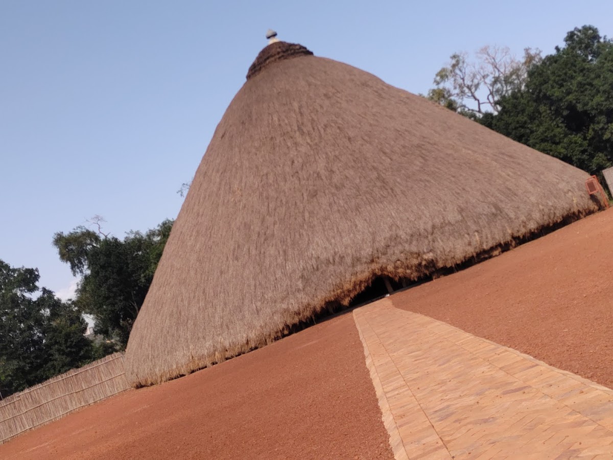 Travel with guide Expedito — tour operator in Kampala, Uganda – photo 1